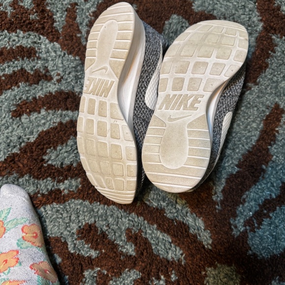 Nike sneakers - Picture 3 of 3